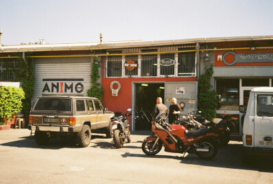 Chargy за автомобилни магазини